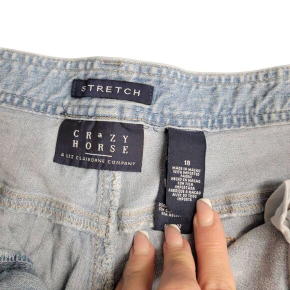 Crazy Horse by Liz Claiborne Stretch Denim Jean Shorts - Picture 4 of 6